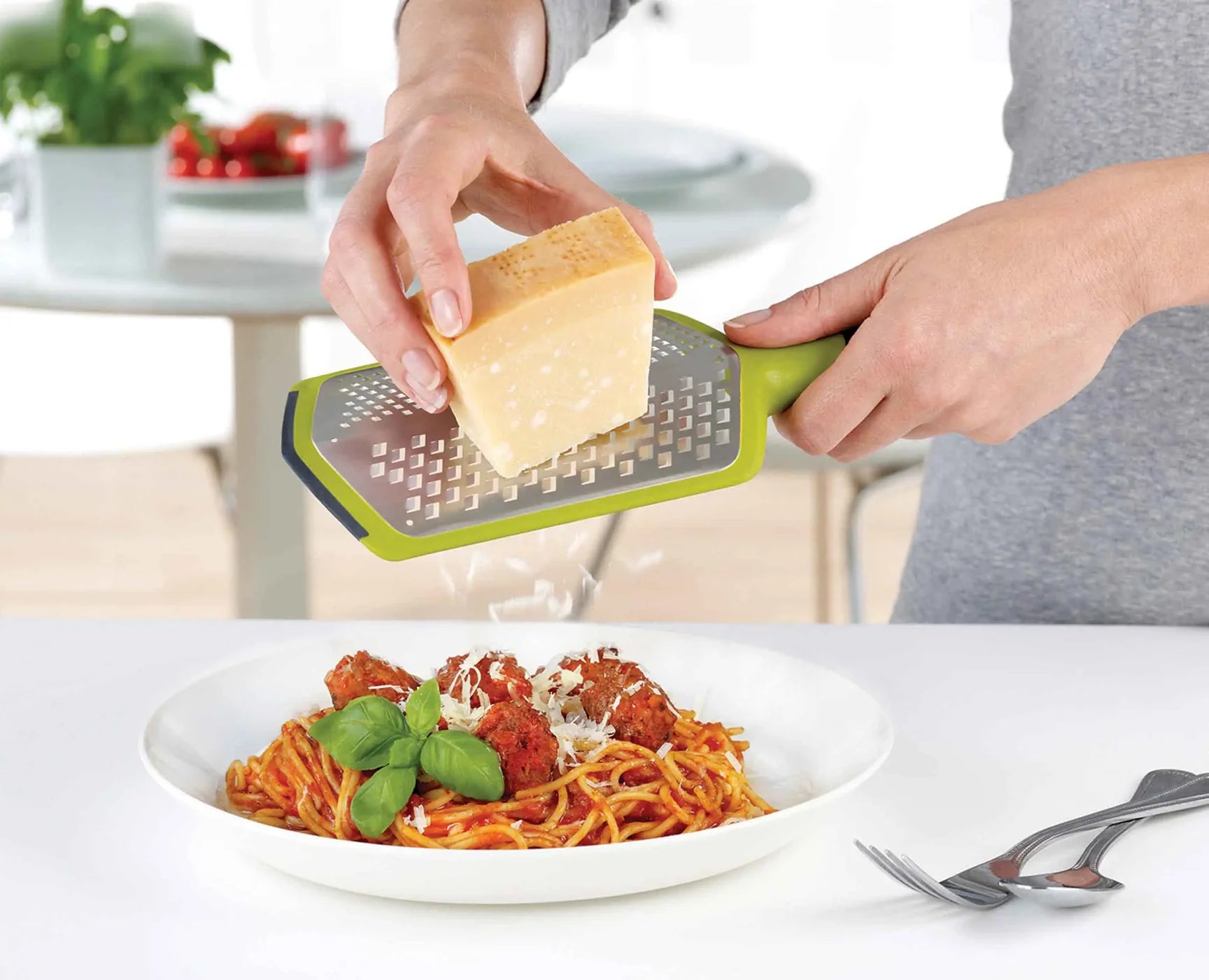 Joseph Joseph Twist Grater – Coarse & Fine