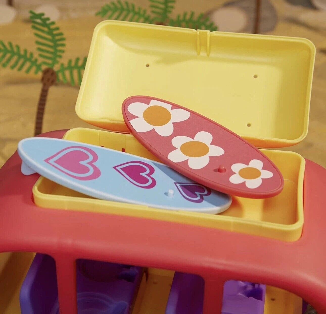 Peppa Pig 'Peppa Visits Australia' Campervan Playset – Includes 8 Figures & Accessories