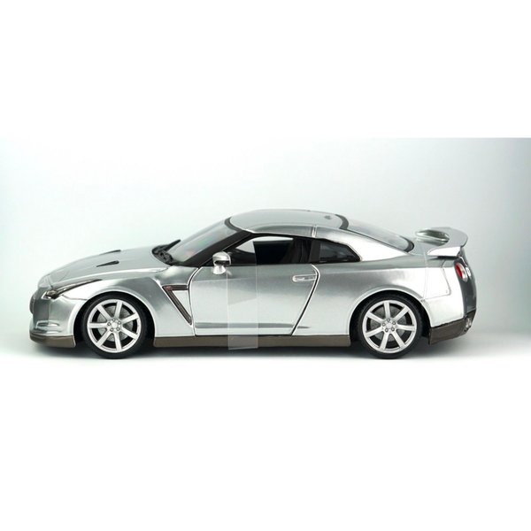 Burago 1:18 2009 Nissan GT-R (R35), Silver