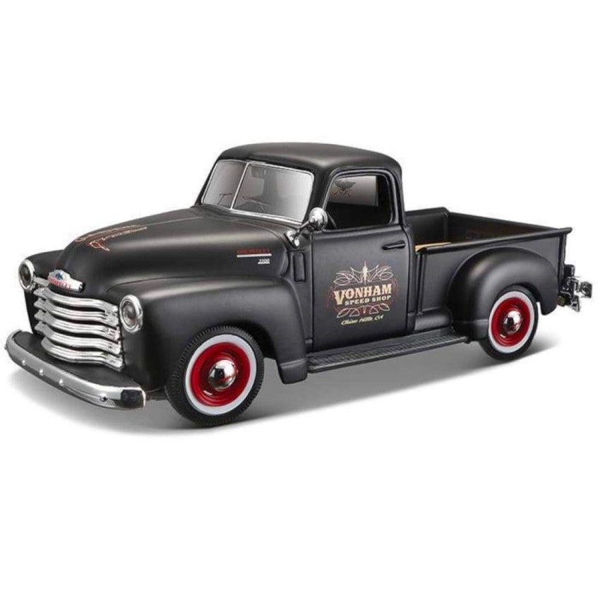 Maisto Design 1:25 Scale Die-Cast Model Car