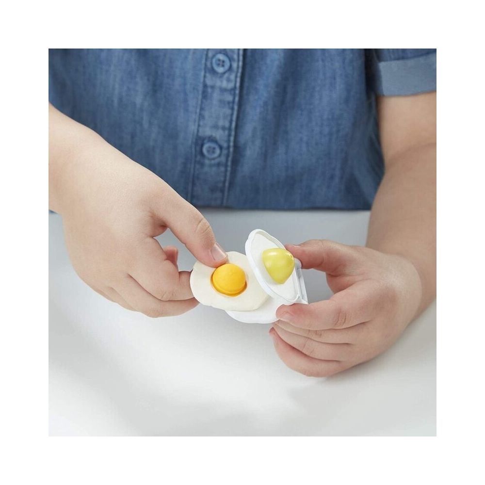 Play-Doh Animal Crew Cluck-a-Dee Feather Fun Chicken Playset
